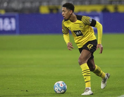 萨拉赫落选！利物浦仅19人出征欧冠 纯血边锋只剩1人（萨拉赫无缘欧冠名单！利物浦仅带19人出征 纯血边锋仅剩一位）