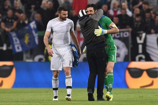 巴萨双喜！德容、费尔明重返训练场 弗利克迎战力增强