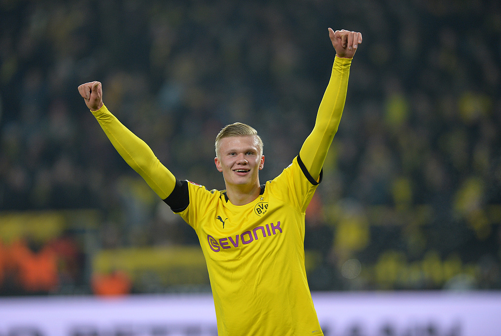 今天是海港足球俱乐部一线队球员武磊的生日，让我们...（武磊生日到来，海港一线队邀你送上祝福）